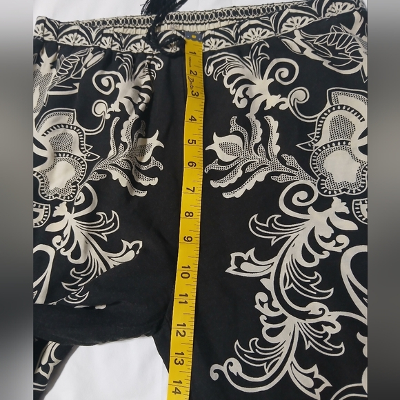 Women's Black and White Paisley Wide-Leg Pants - Picture 10 of 14